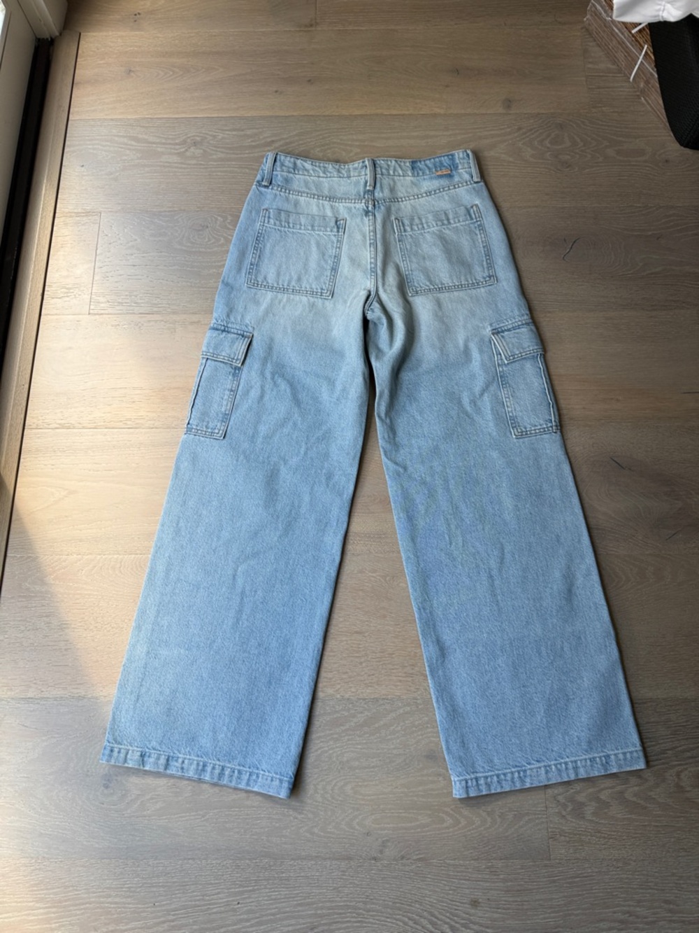 MOTHER Light Blue Wide-Leg Cargo Jeans - Picture 5 of 7
